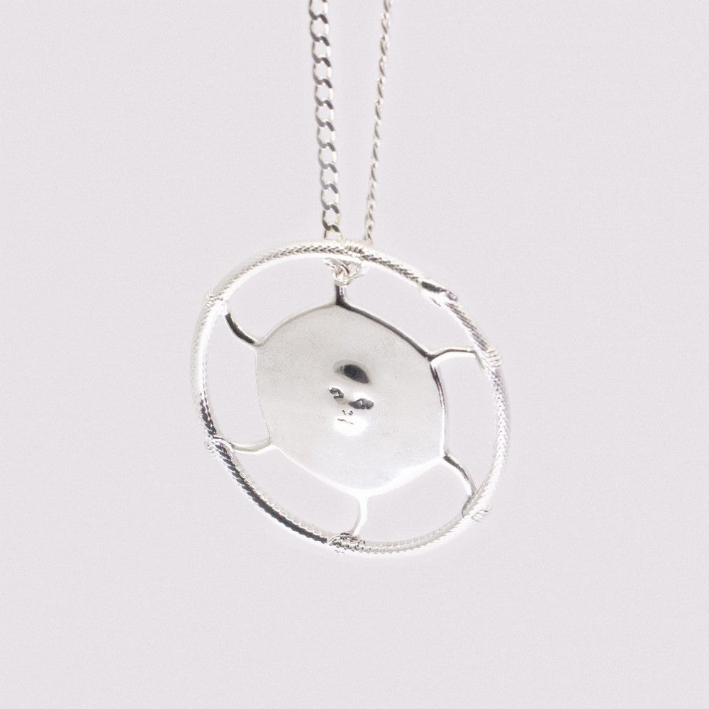 Aleksandra Waliszewska with Pat Guzik: Infinity necklace